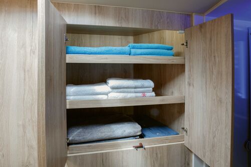 Eura Mobil a développé un tout nouveau système pour l’armoire à habits à l’arrière du véhicule.