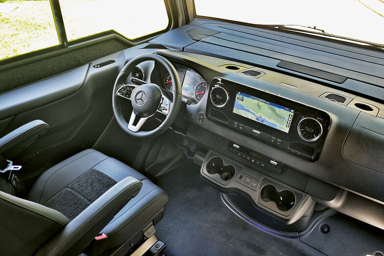 Vue de la cabine claire de l’Arto 2025 basé sur Mercedes.