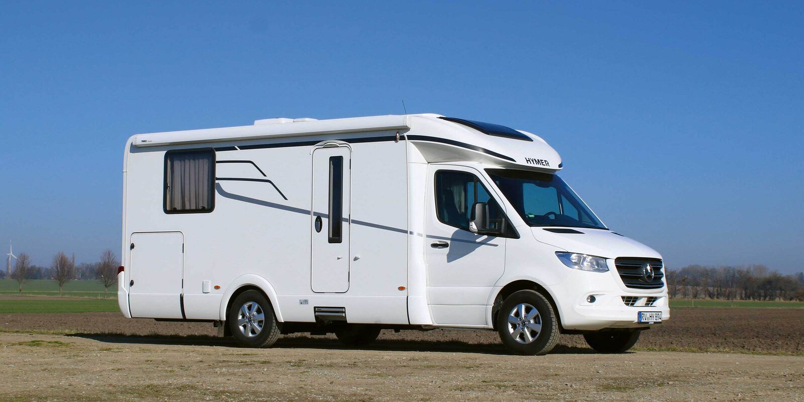 La collaboration entre les deux constructeurs haut de gamme se ressent dans le design et la qualité des finitions.