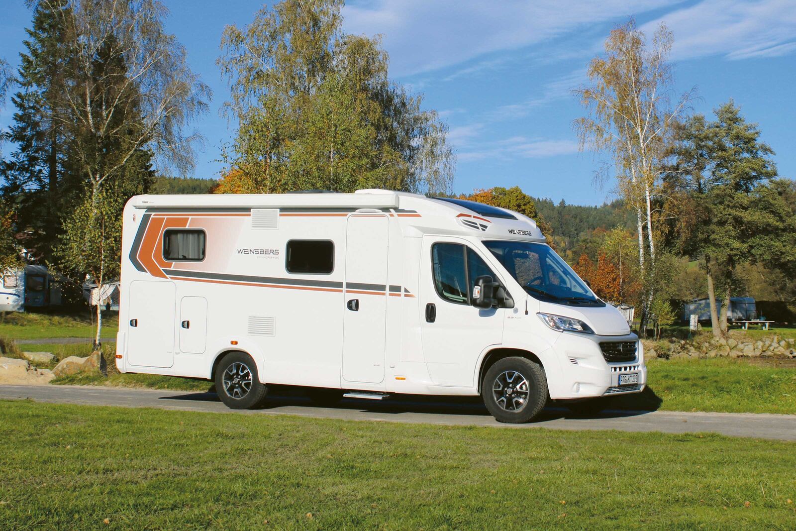 Pendant le test, le modèle compact de Weinsberg s’est révélé comme le compagnon idéal des amoureux de voyages, avec une puissance de moteur suffisante et une consommation modérée.