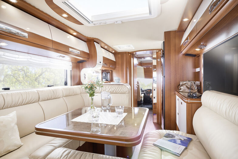 Vue depuis le grand salon sur l’arrière de la cabine.