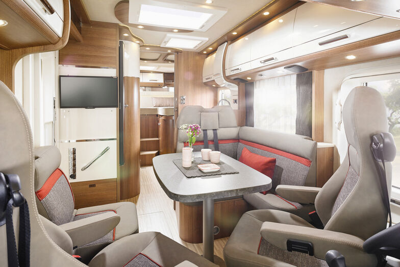 Malgré une longueur de seulement 6,63 m, le C-Compactline I141 LE propose des lits jumeaux à l’arrière.