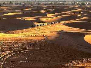 Les saisissantes dunes d’Erg-Chebbi  dans le désert du Sahara.