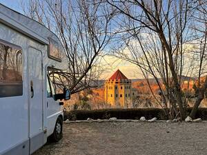 Emplacement pour camping-car dans le camping d’Azrou.