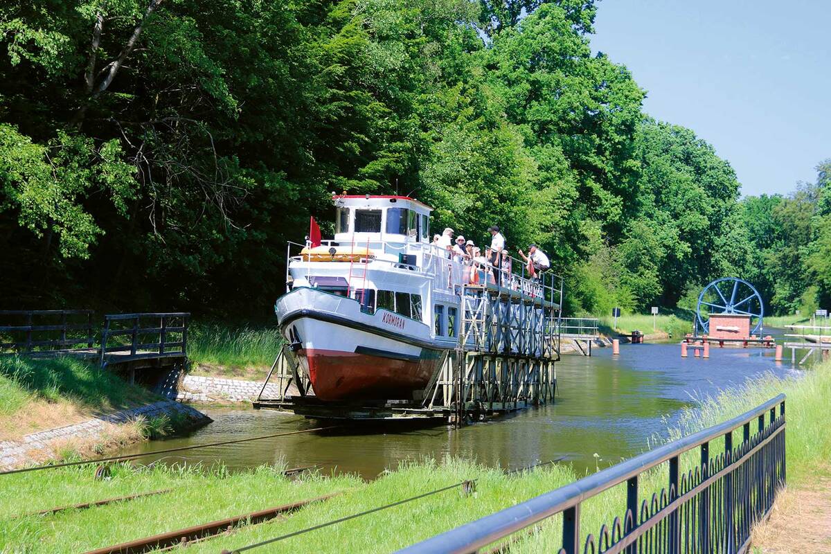 Die fünf Rollberge des Oberländischen Kanals sind das eigentliche Highlight: Hier werden die Schiffe auf Schienen über Land transportiert.