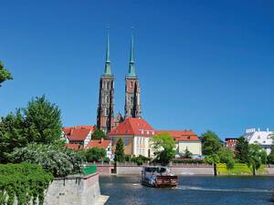 Vue sur la cathédrale de Wrocław, située sur l’une des nombreuses îles formées par l’Oder à Wrocław.