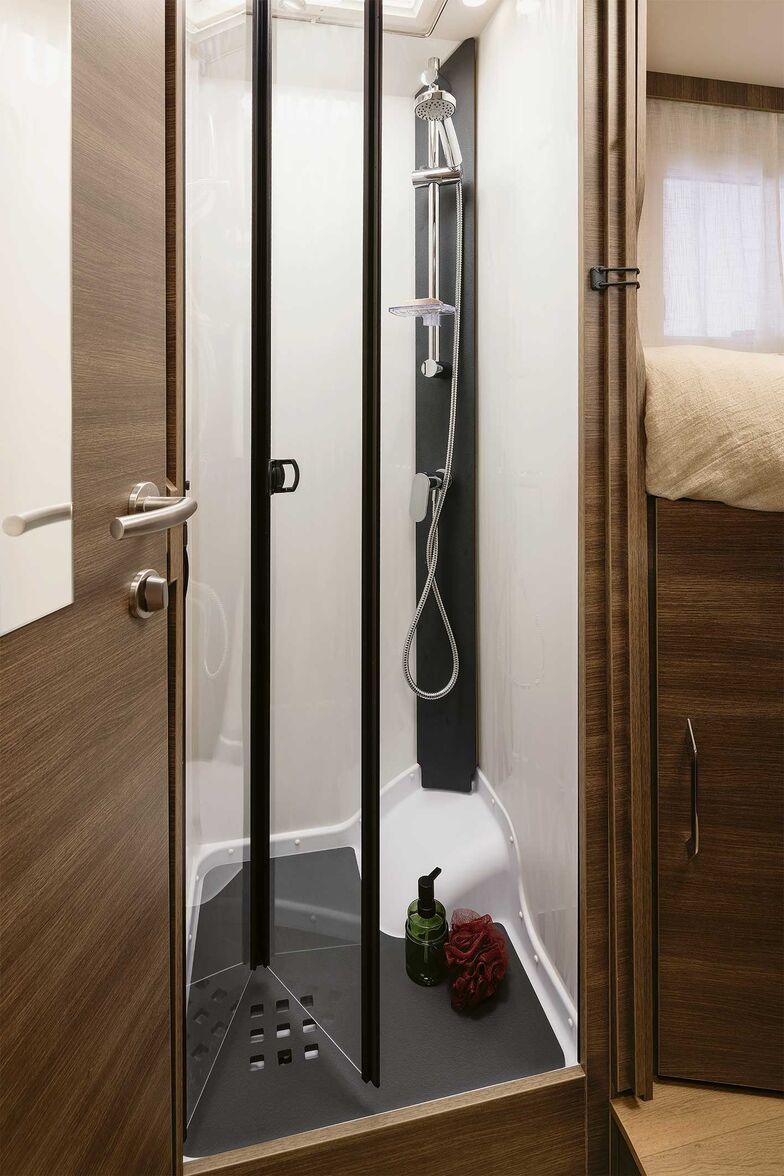 ... avec douche séparée.