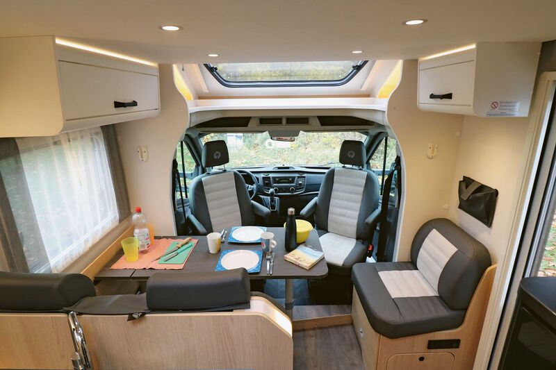 Die zeitgemässe Einrichtung im T 680 Adventure Edition vermittelt sofort ein tolles Raumgefühl.